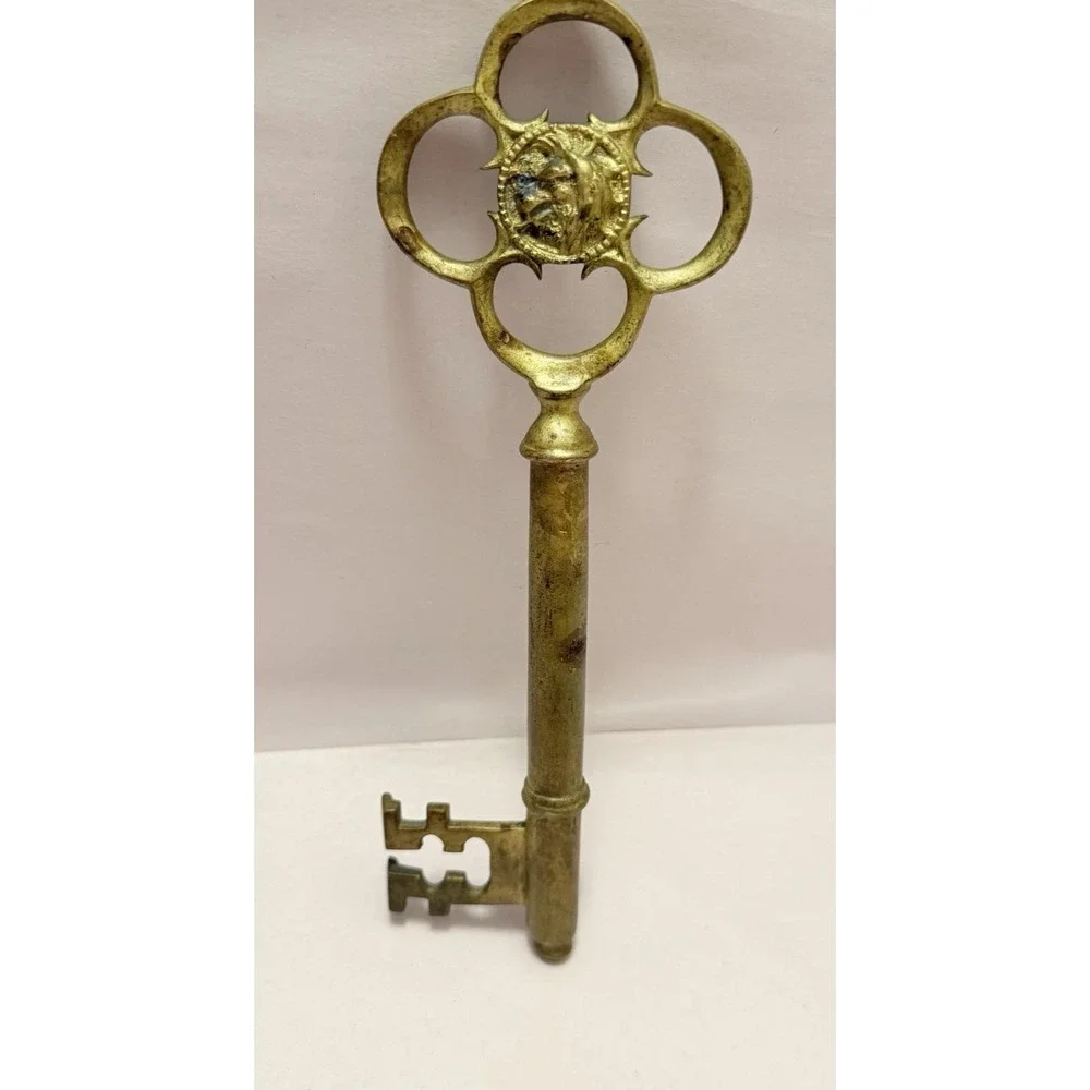 Large Antique Skeleton Key Lion Horse Head Decor Victorian Castle Meal 8.5